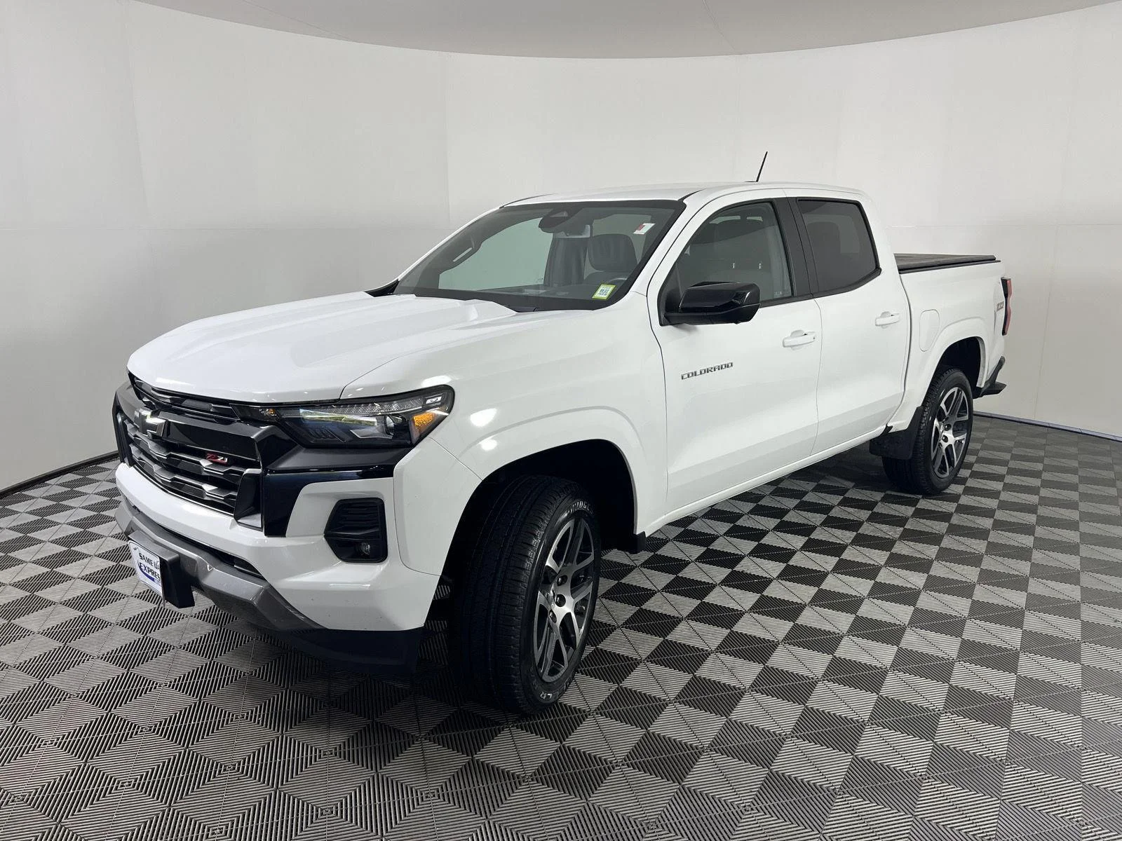 Used 2024 Summit White Chevrolet Z71 image 29