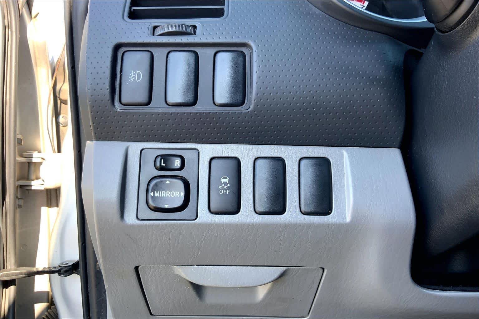 Used 2013 Silver Streak Metallic Toyota PreRunner image 31