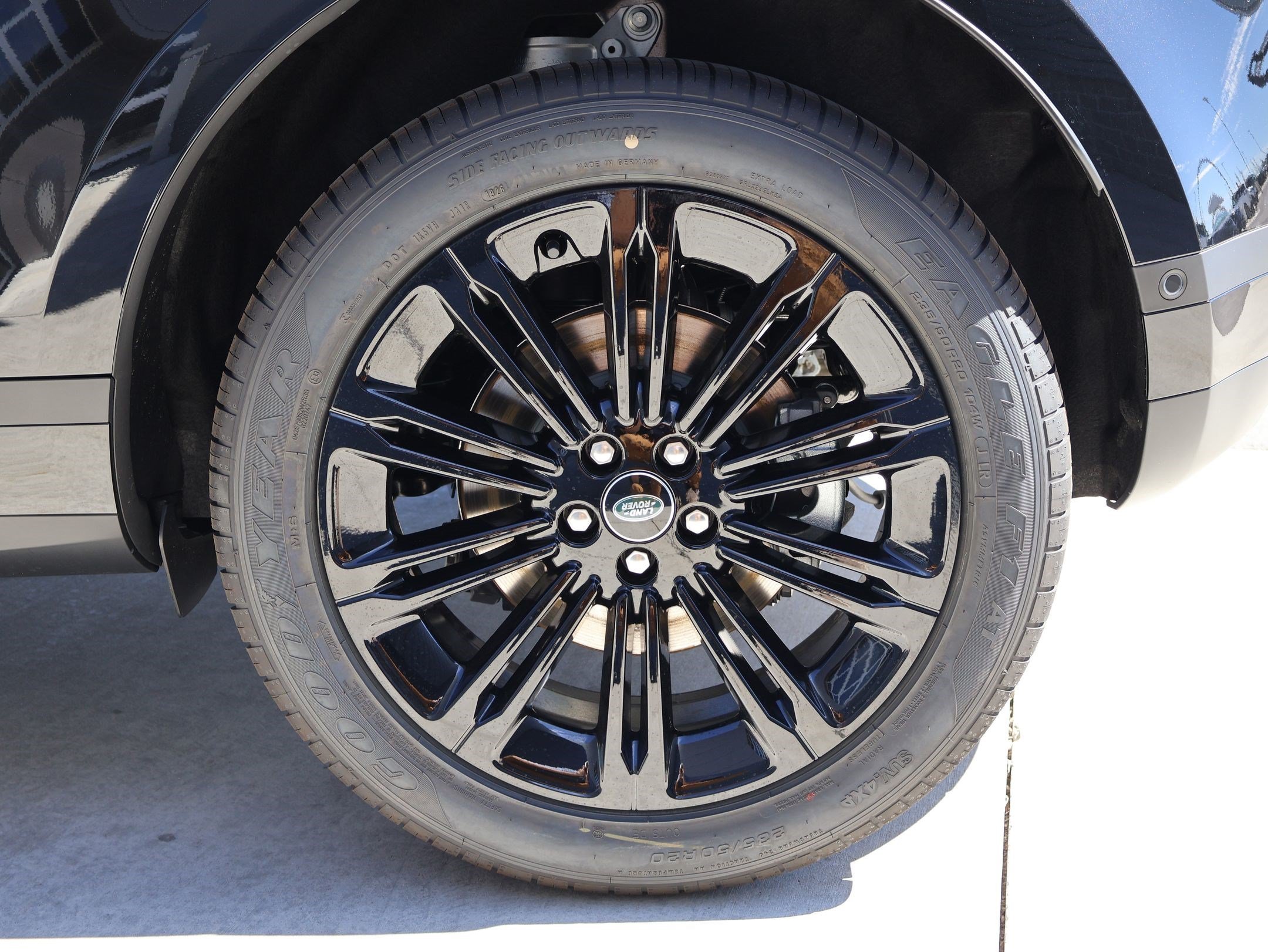 New 2026 Santorini Black LAND ROVER S image 22