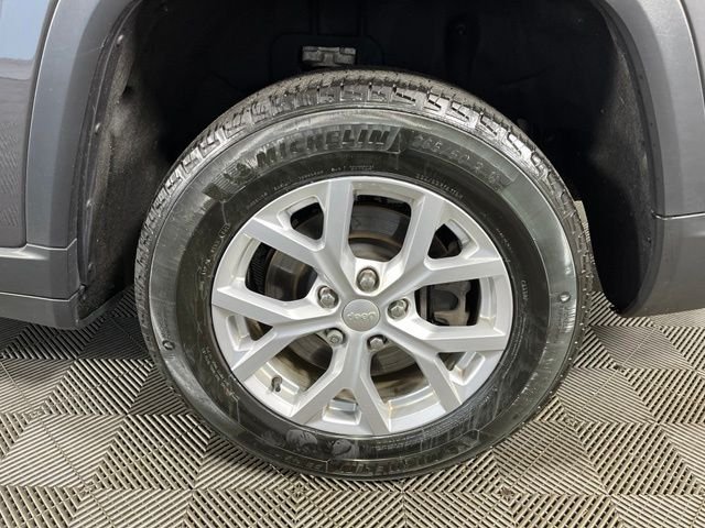 Used 2023 Gray Jeep Limited image 10