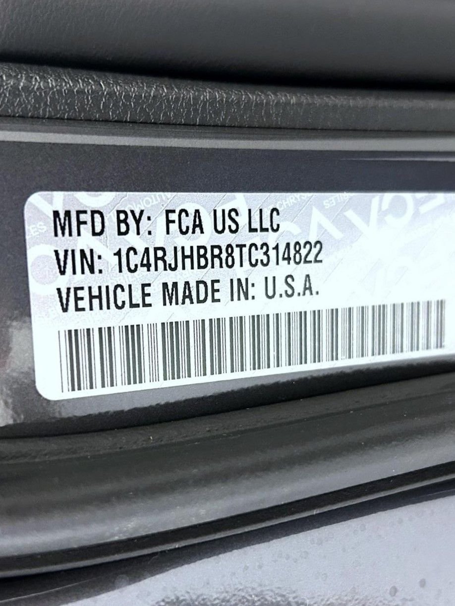 New 2026 Baltic Gray Metallic Clear-Coat Exterior Paint Jeep Limited image 26