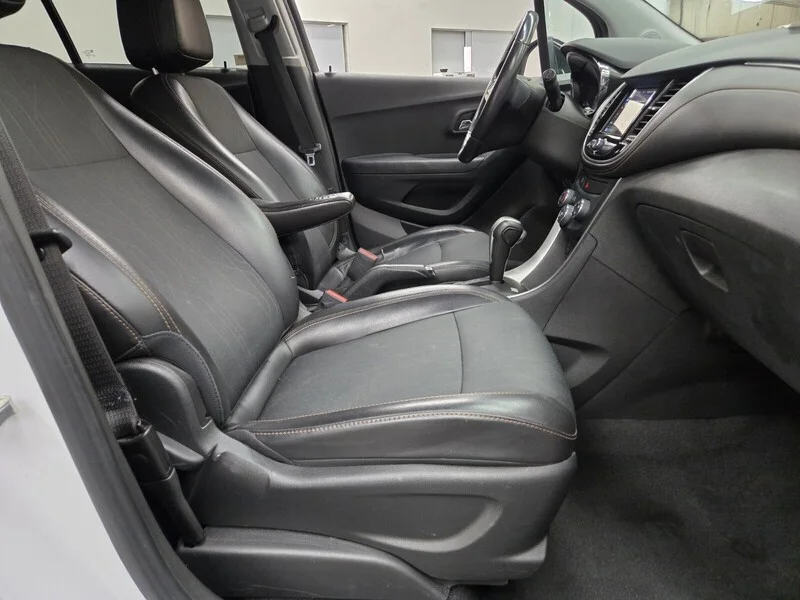 Used 2018 Summit White Chevrolet LT image 12