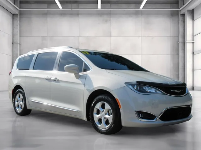 2017 Chrysler Pacifica Touring L Plus