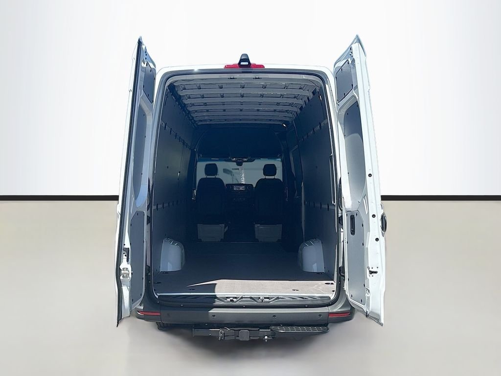 New 2026  Mercedes-Benz Cargo 170 WB image 9