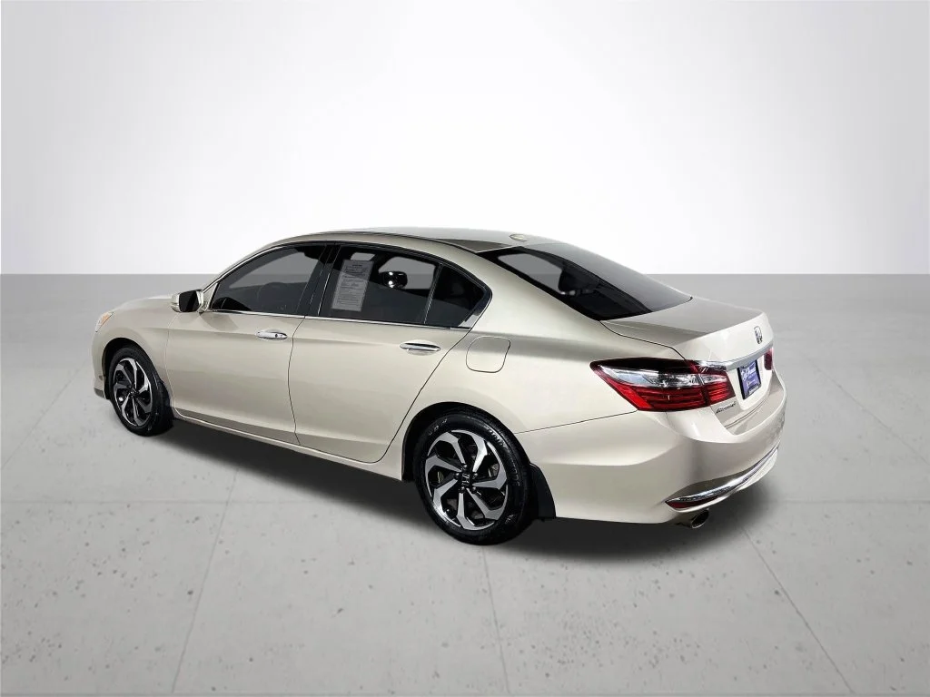 Used 2017 Champagne Frost Pearl Honda EX-L image 8