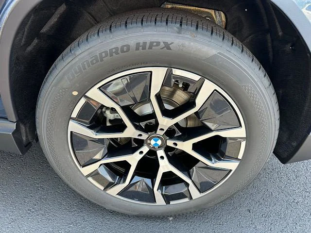 New 2026 Arctic Race Blue metallic BMW 30 xDrive image 7