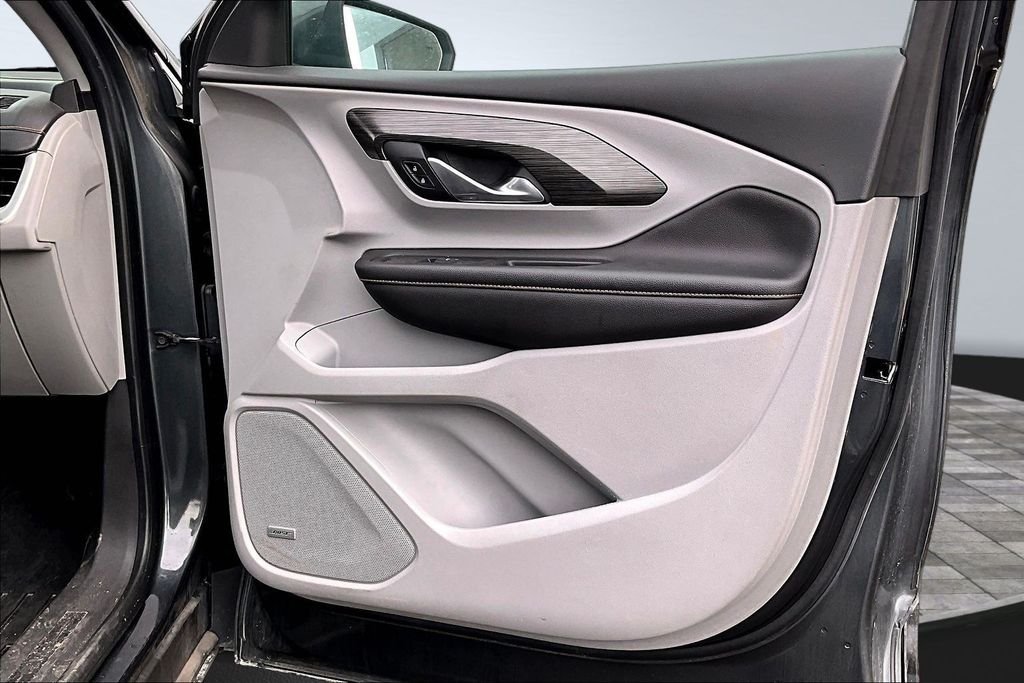 Used 2018 Gray GMC SLT image 25