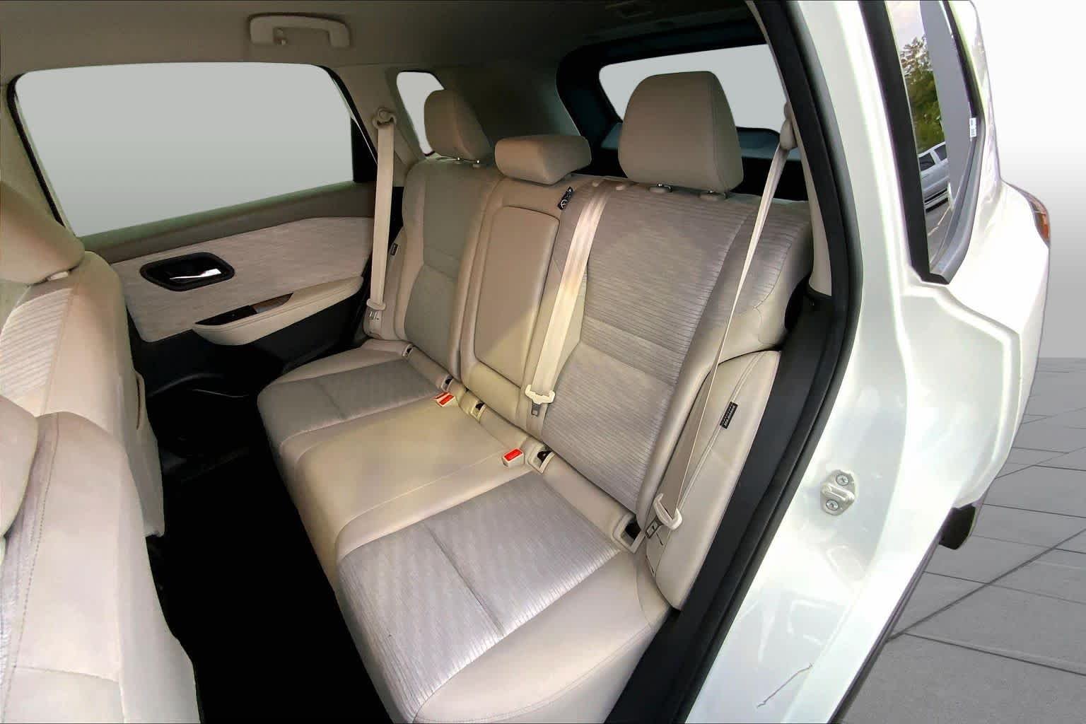 Used 2023 Pearl White Tricoat Nissan SV image 18