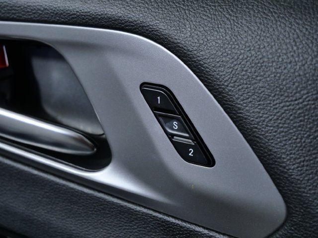 Used 2025 Black Chrysler Select image 29