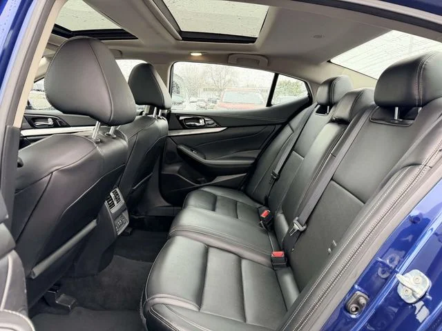 Used 2023  Nissan 3.5 SL image 12