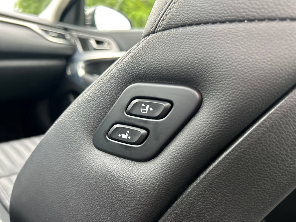 2021 GENESIS G70 Standard - Photo 16