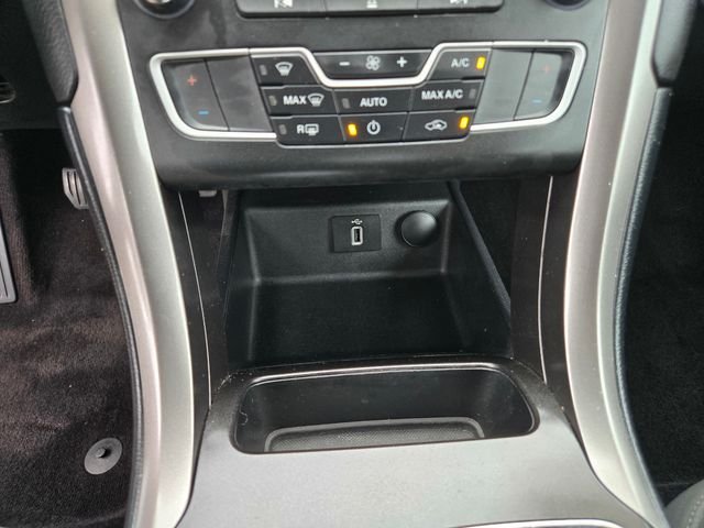 Used 2017 Red Ford SE image 14