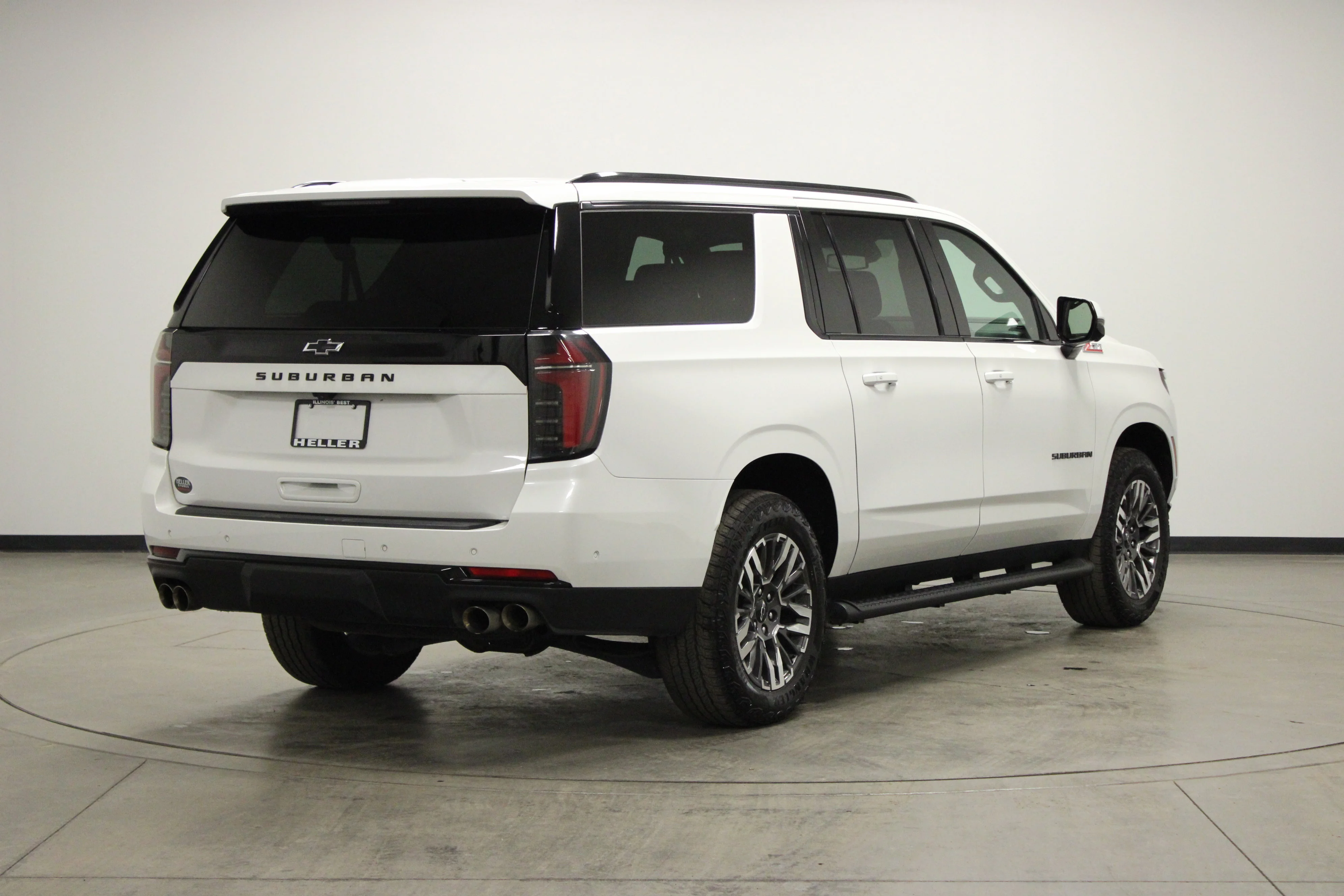 Used 2025 Iridescent Pearl Tricoat Chevrolet Z71 image 8