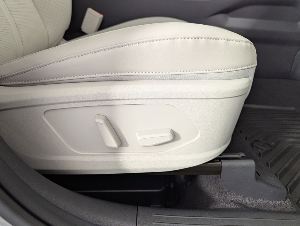 New 2026 Wolf Gray Kia EX image 38