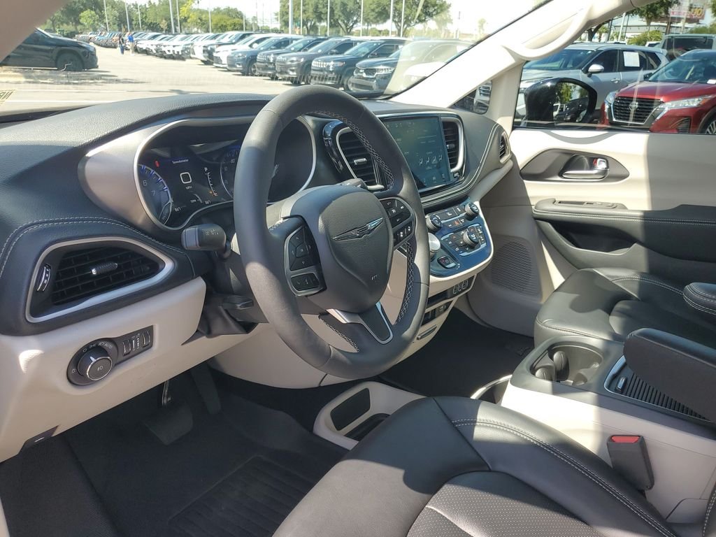 Used 2022 Black Chrysler Touring L image 14