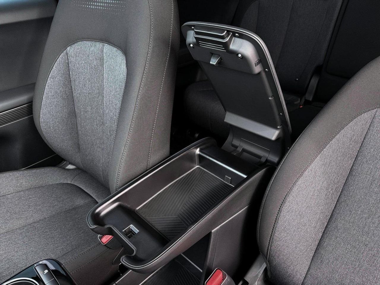 New 2026 Cyber Gray Hyundai SE image 37