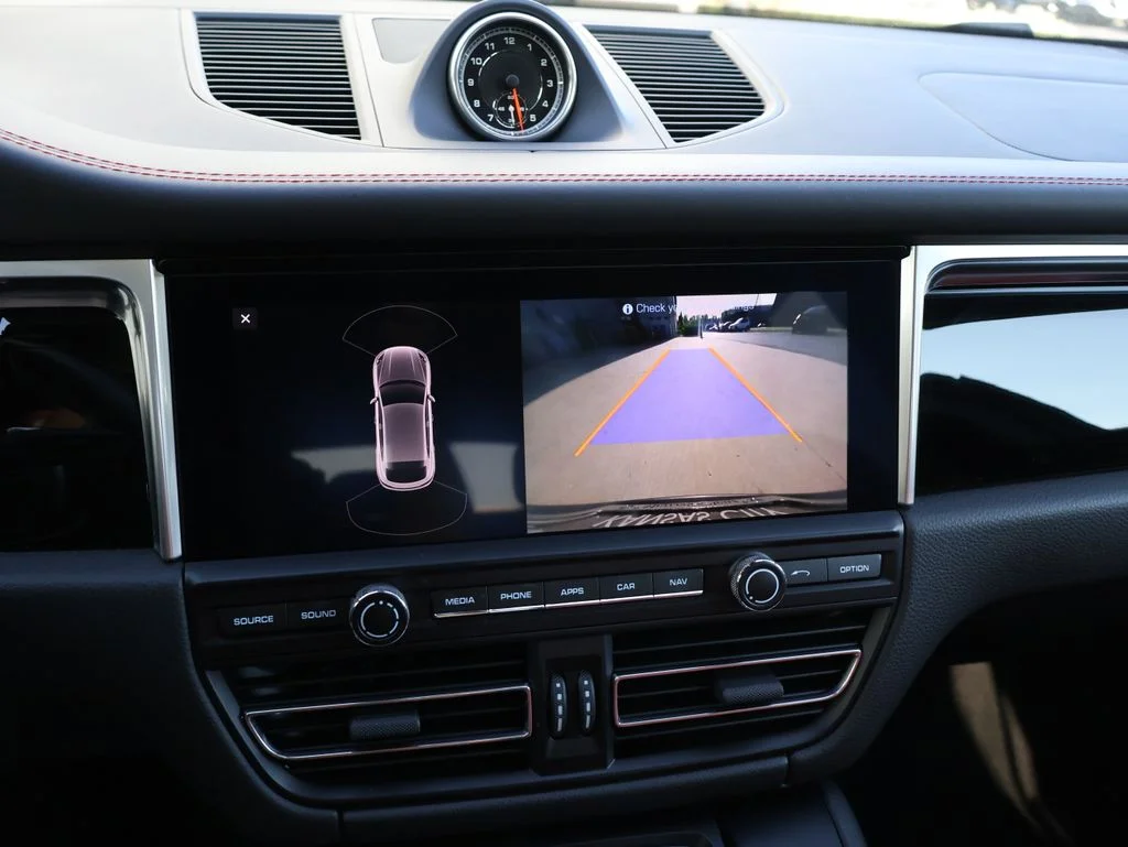 Used 2020  Porsche Base image 23
