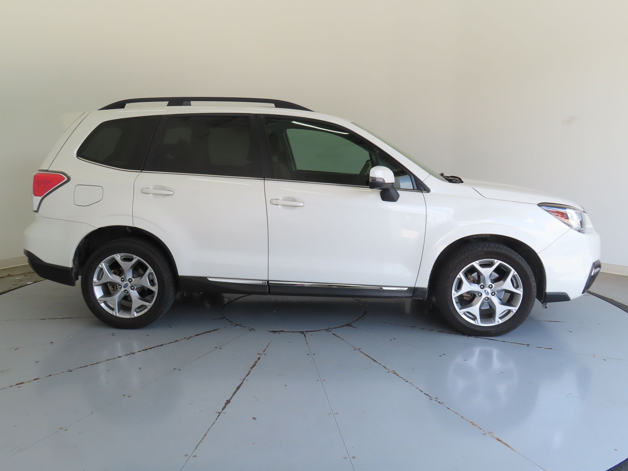 Used 2017 White Subaru 2.5i Touring image 2