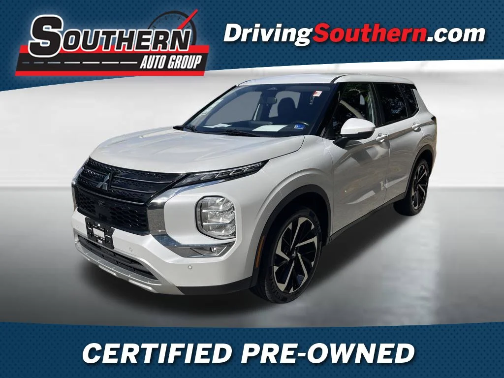Used 2024 White Mitsubishi SE image 1