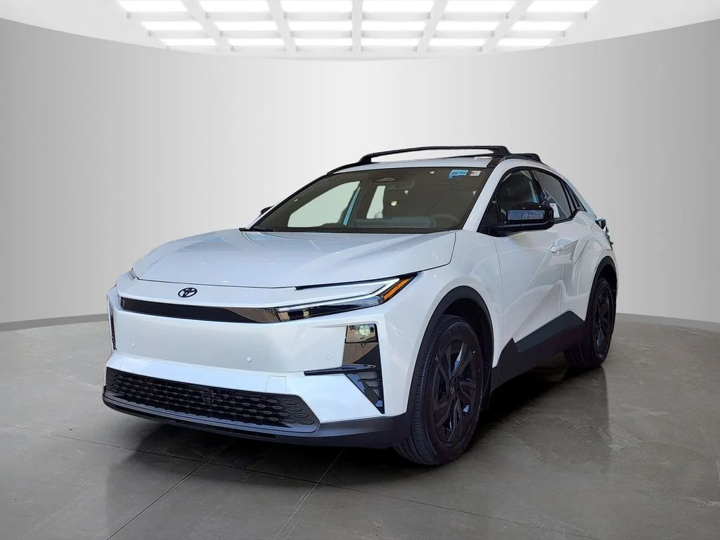 New 2026 Wind Chill Pearl <sup>1</sup> Toyota  SE image 6
