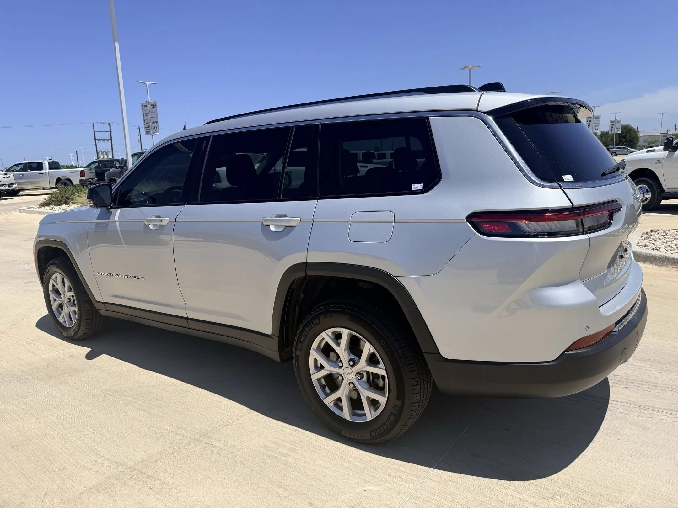 Used 2024 Silver Jeep Limited image 8
