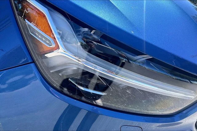 Used 2020 Blue Metallic Volvo R-Design image 28