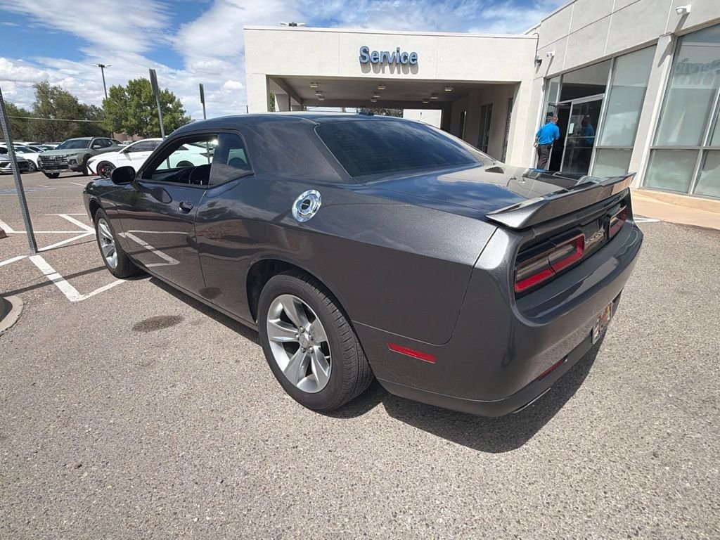 Used 2018 Gray Dodge SXT image 5