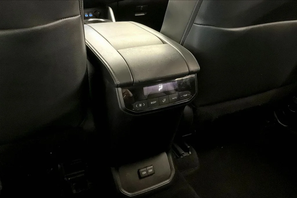Used 2022 Silver Toyota XLE image 38