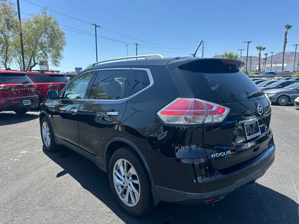 Used 2014 Black Nissan SL image 6