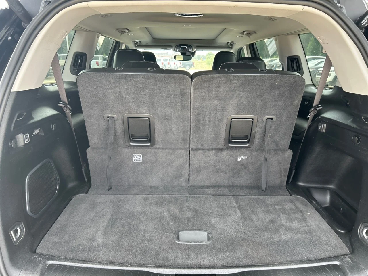 Used 2021  Jeep Limited image 7