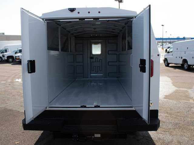 New 2025 Summit White Chevrolet 1WT image 14