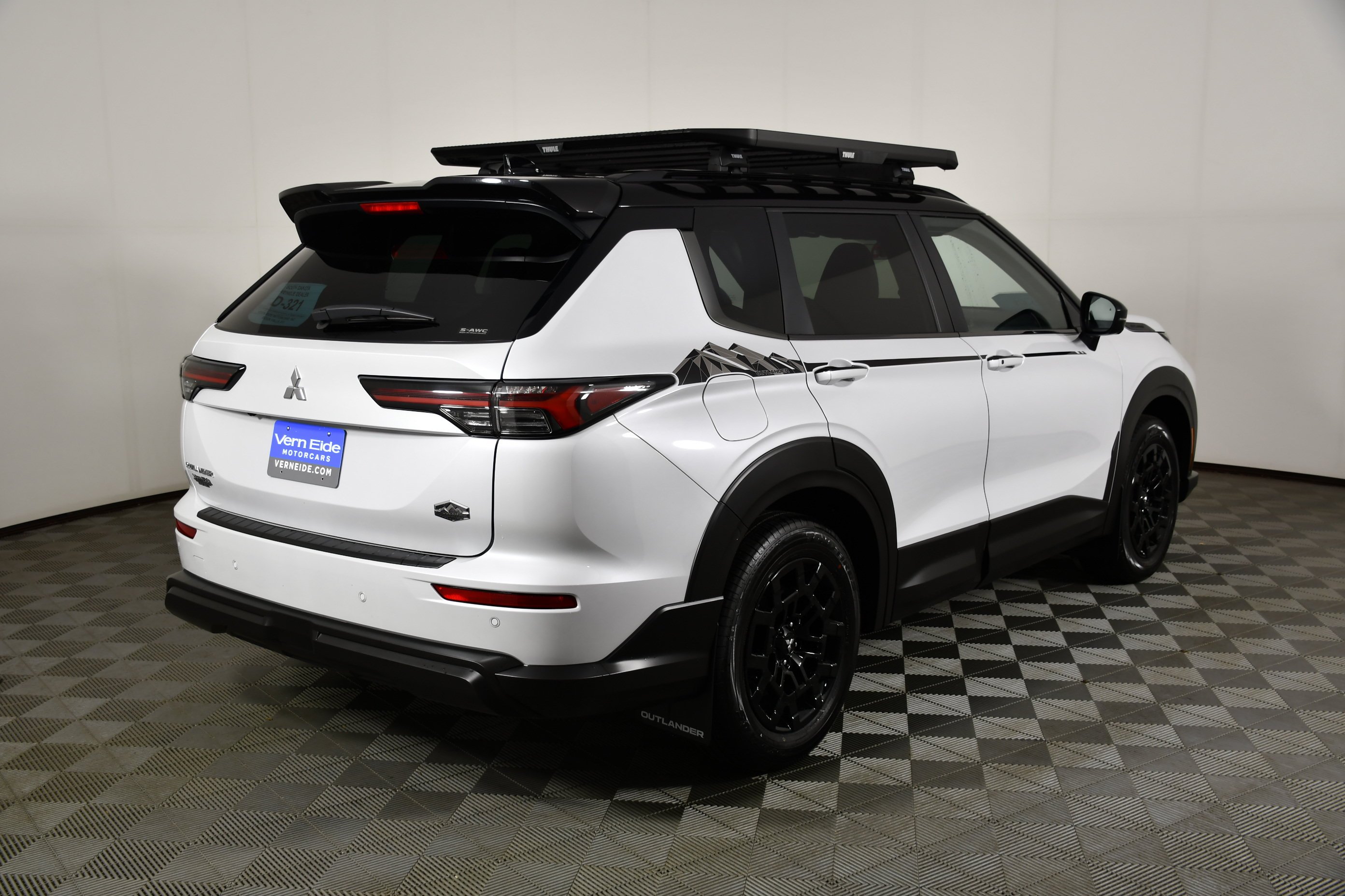 New 2026 White Diamond/Black Roof Mitsubishi Trail Edition image 6