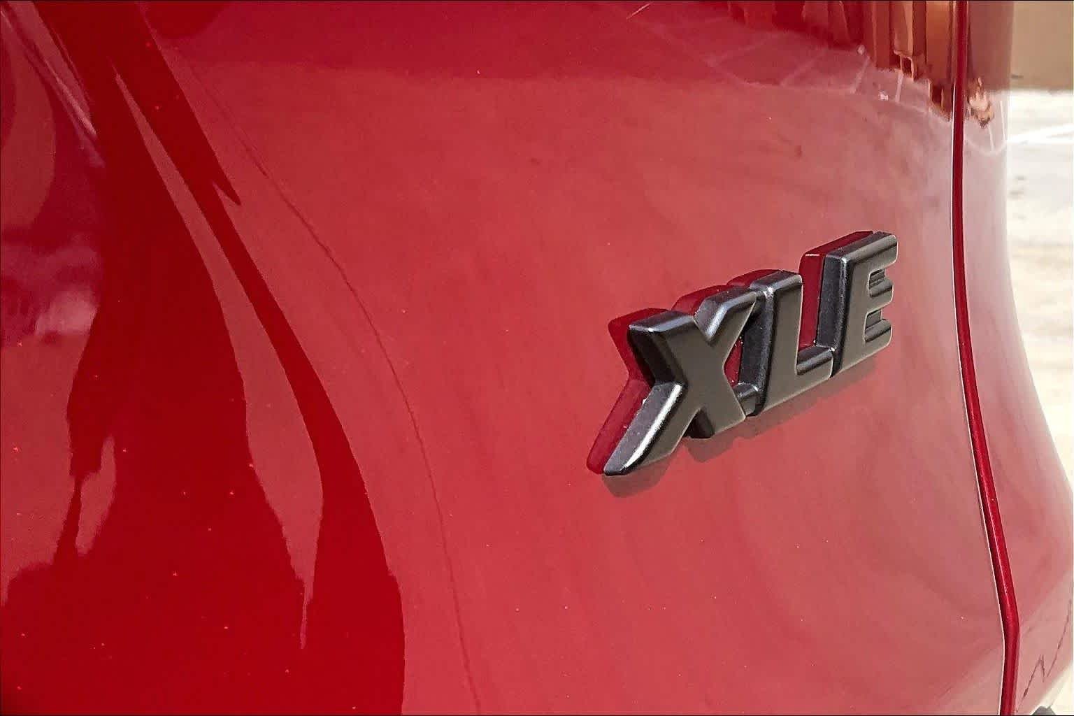 Used 2025 Ruby Flare Pearl Toyota XLE image 10