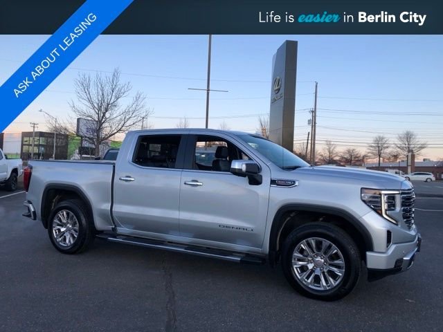 2022 GMC Sierra 4WD Crew Cab Short Box Denali's photo