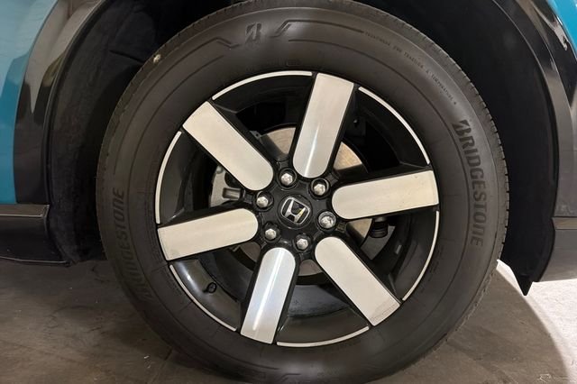 Certified Used 2025 North Shore Pearl Honda Touring image 5
