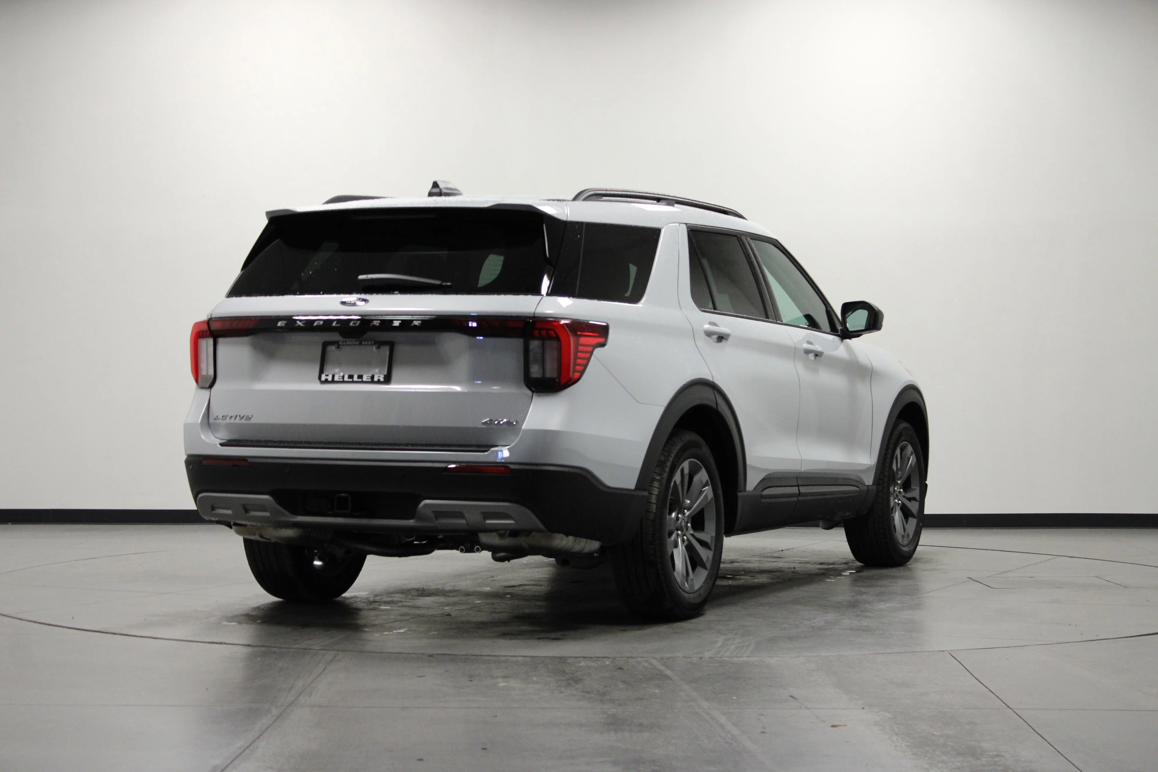 New 2026 Space White Metallic Ford Active image 4