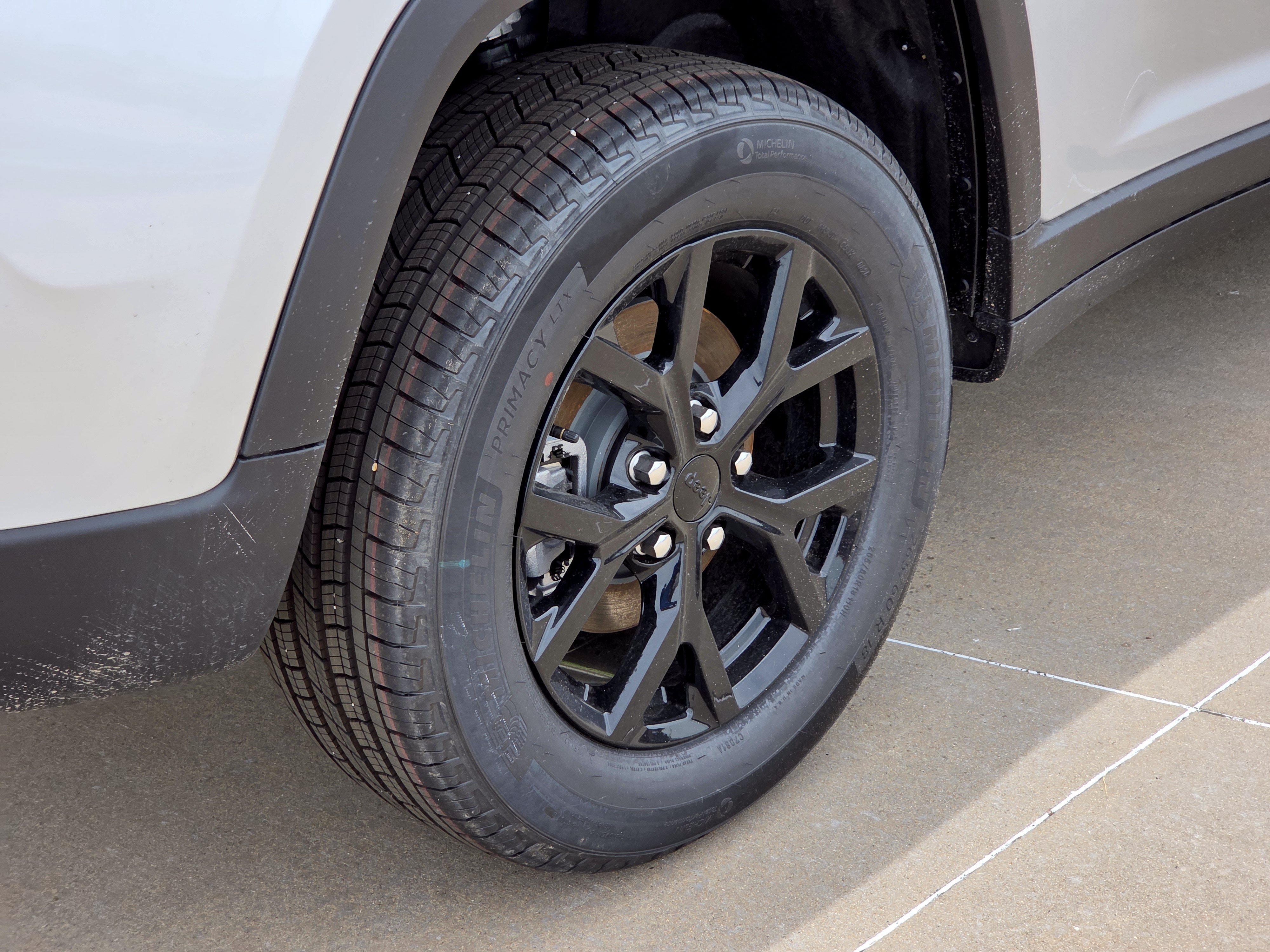New 2026 Silver Zynith Jeep Laredo Altitude image 5