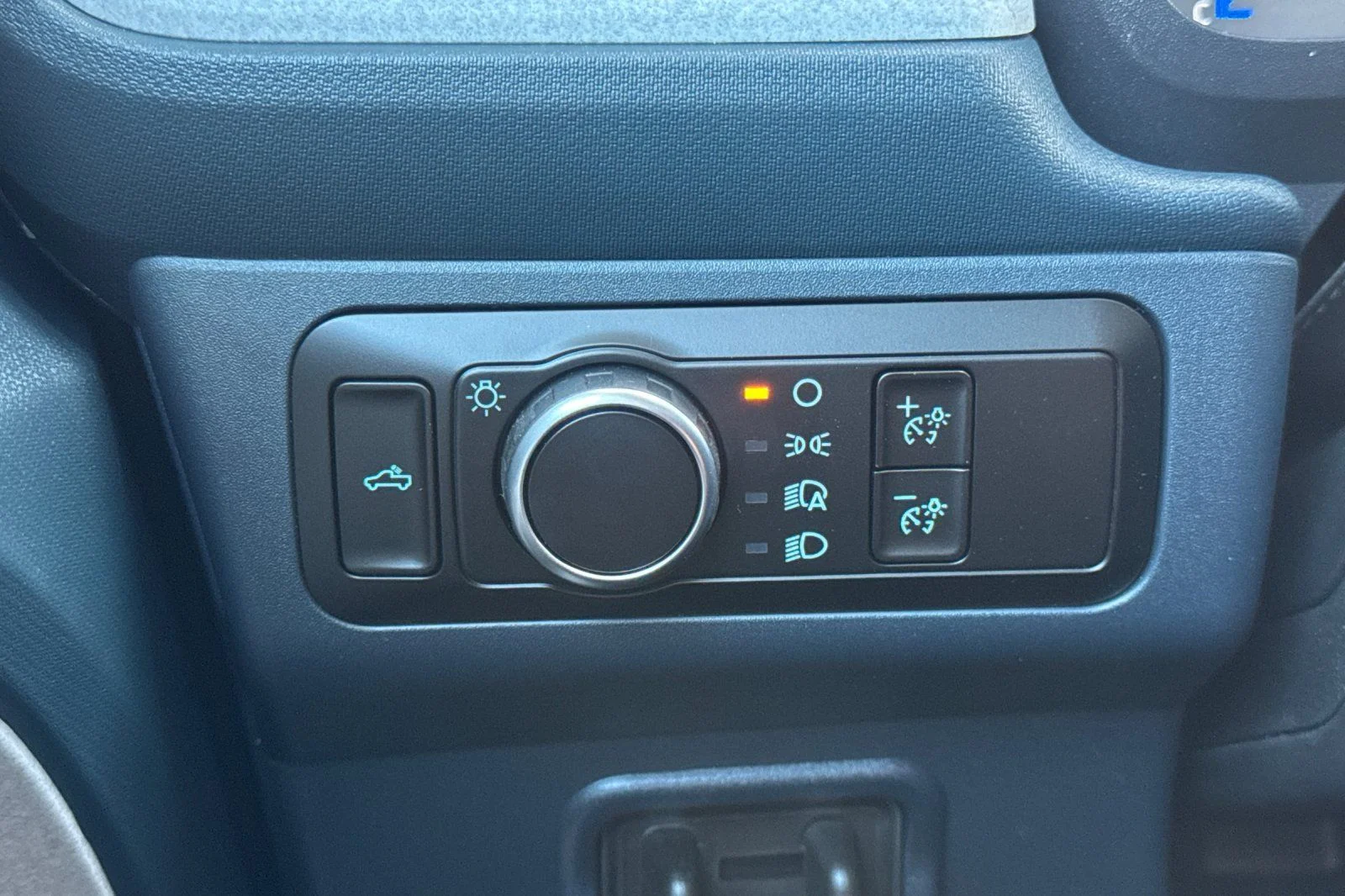 New 2026 Carbonized Gray Metallic Ford XLT image 28