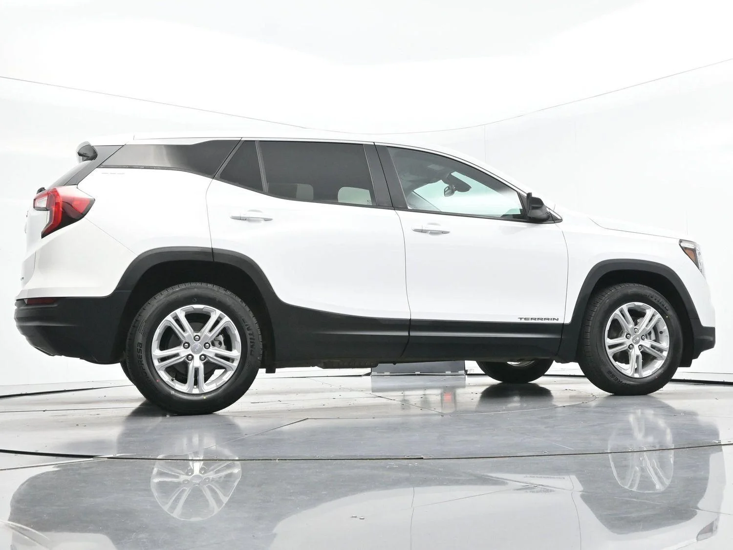 Used 2022 Summit White GMC SLE image 52