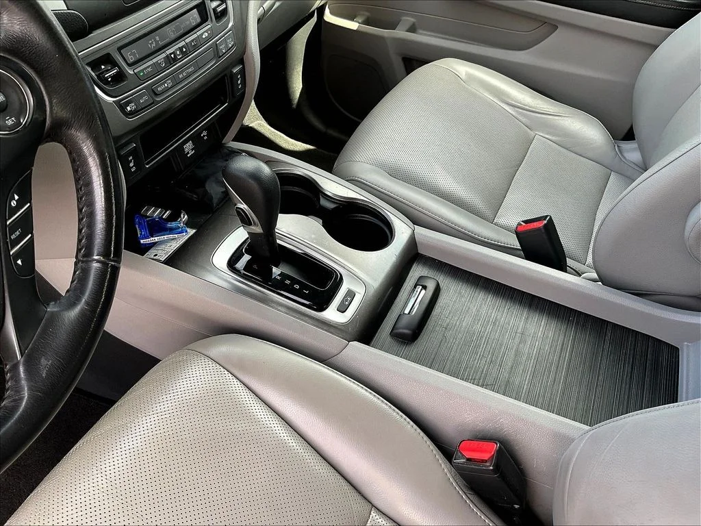 Certified Used 2019 Obsidian Blue Pearl Honda RTL image 22