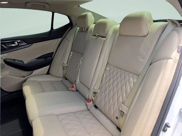 Used 2023 White Nissan Platinum image 25