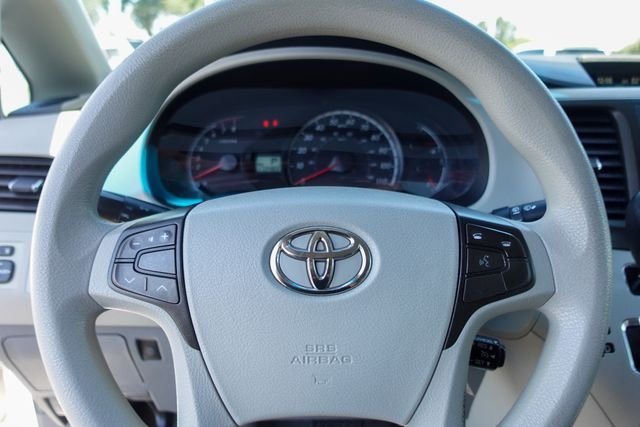 Used 2011 White Toyota LE image 13