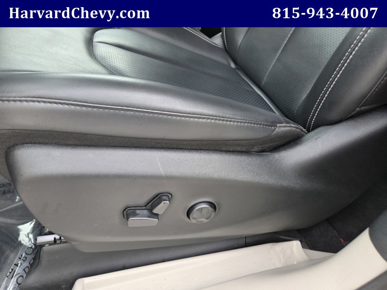 2023 Chrysler Pacifica Touring L - Photo 25
