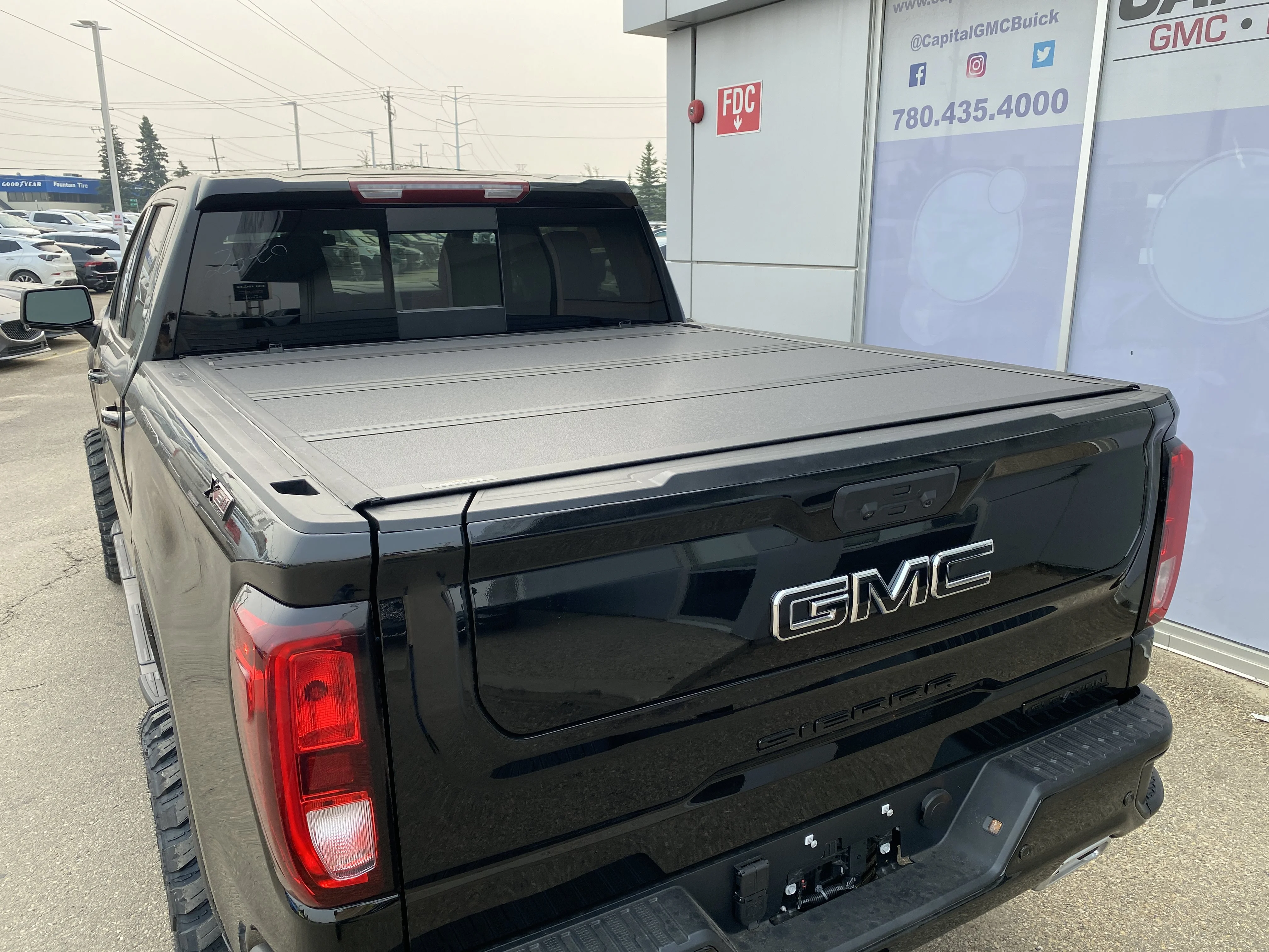 New 2026 ONYX BLACK GMC Elevation image 6