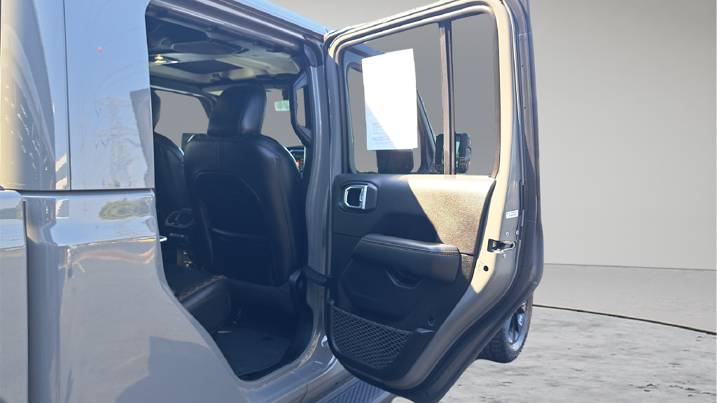 Used 2022 Gray Jeep High Altitude image 13