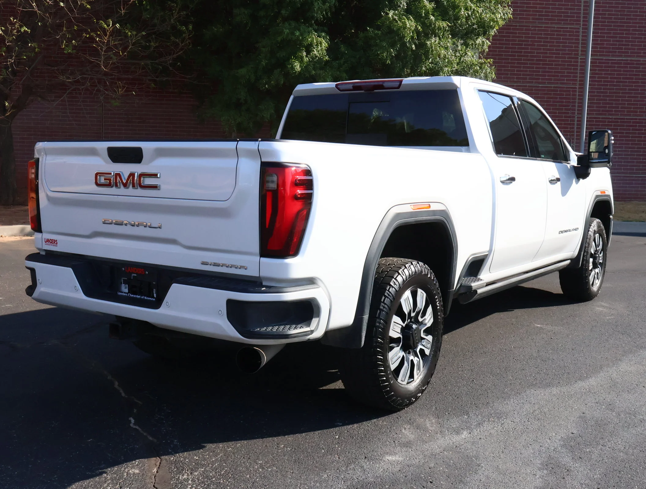 Used 2025 White Frost Tricoat GMC Denali image 36