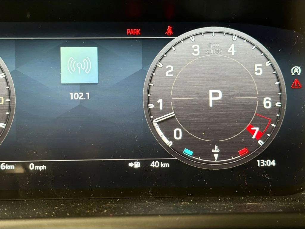 New 2026 Woolstone Green Land Rover X-Dynamic SE image 12