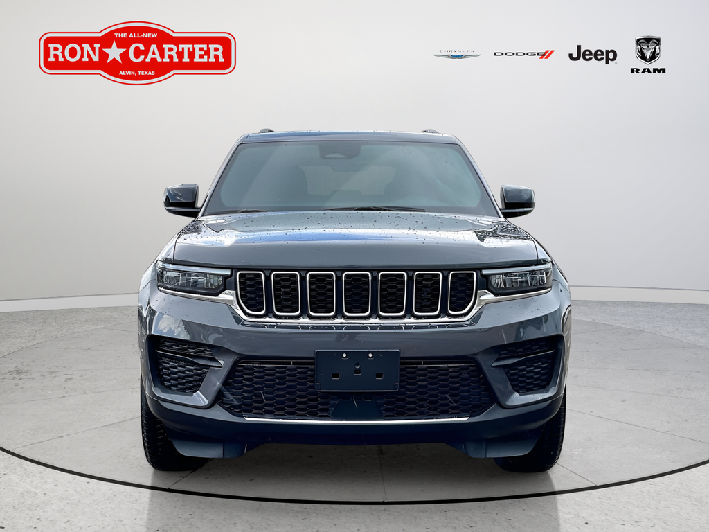 Used 2025 SELECT Jeep Laredo X image 2