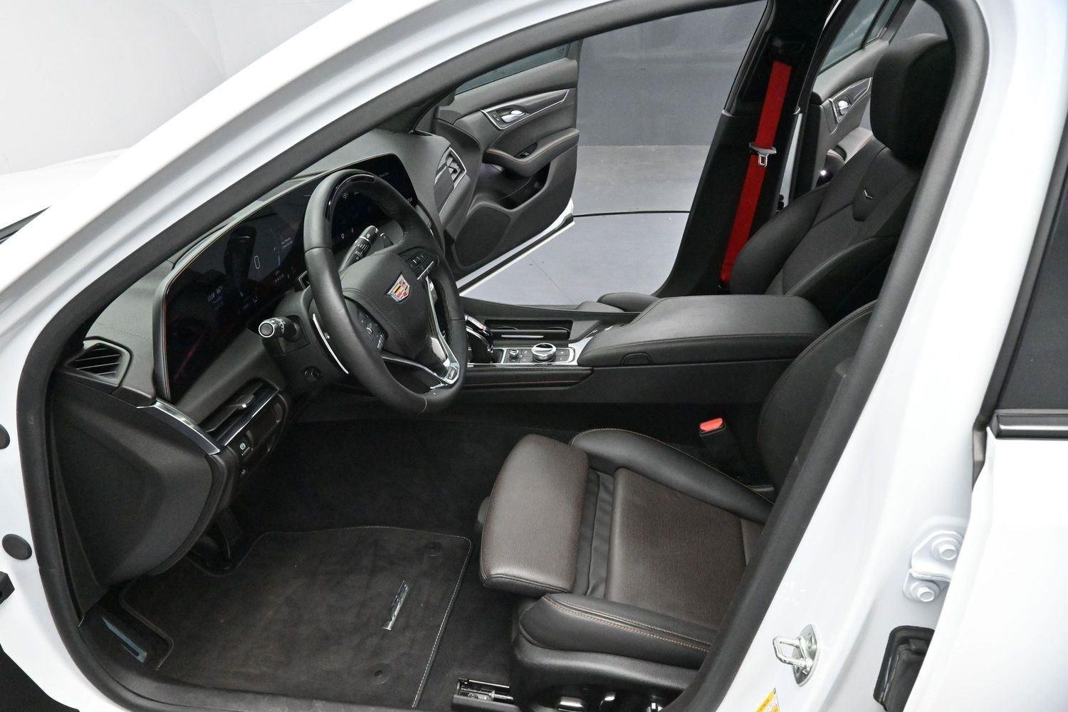 Used 2025 Summit White Cadillac V-Series image 13
