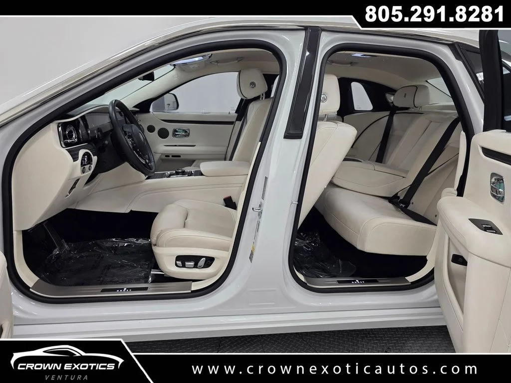 Used 2021  Rolls-Royce Base image 16